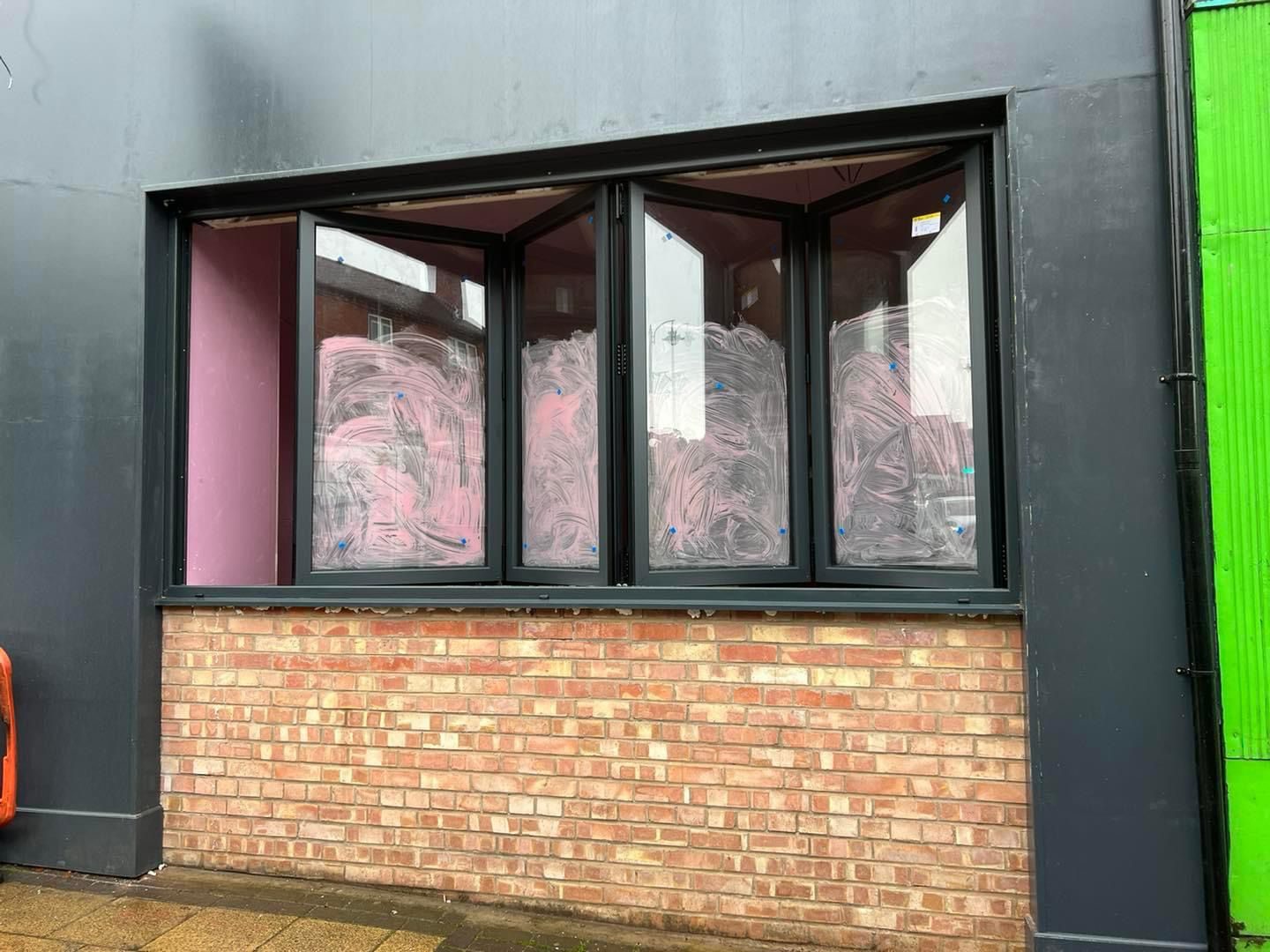 Aluminium bi-folding doors